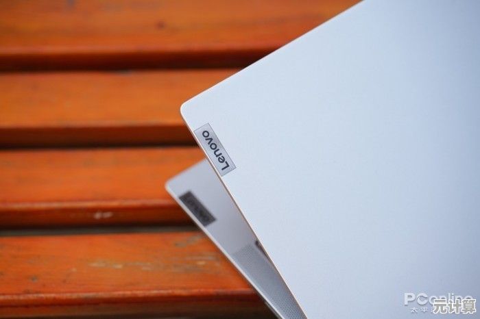 性能与便携兼得:联想小新Air13,助您高效办公畅享娱乐时光 性能与便携兼得:联想小新Air13,助您高效办公畅享娱乐时光