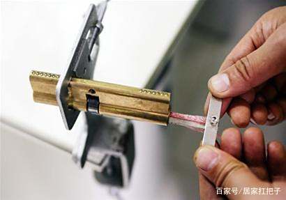 掌握高效开锁秘诀：确保安全无损坏的专业步骤