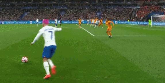 谁不想组建自己的梦幻足球队?FIFA足球世界安卓版》等你来战! 谁不想组建自己的梦幻足球队?FIFA足球世界安卓版》等你来战!