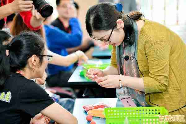 想在《吃豆人》里变身无敌小精灵？快来看看这些超强道具怎么用！