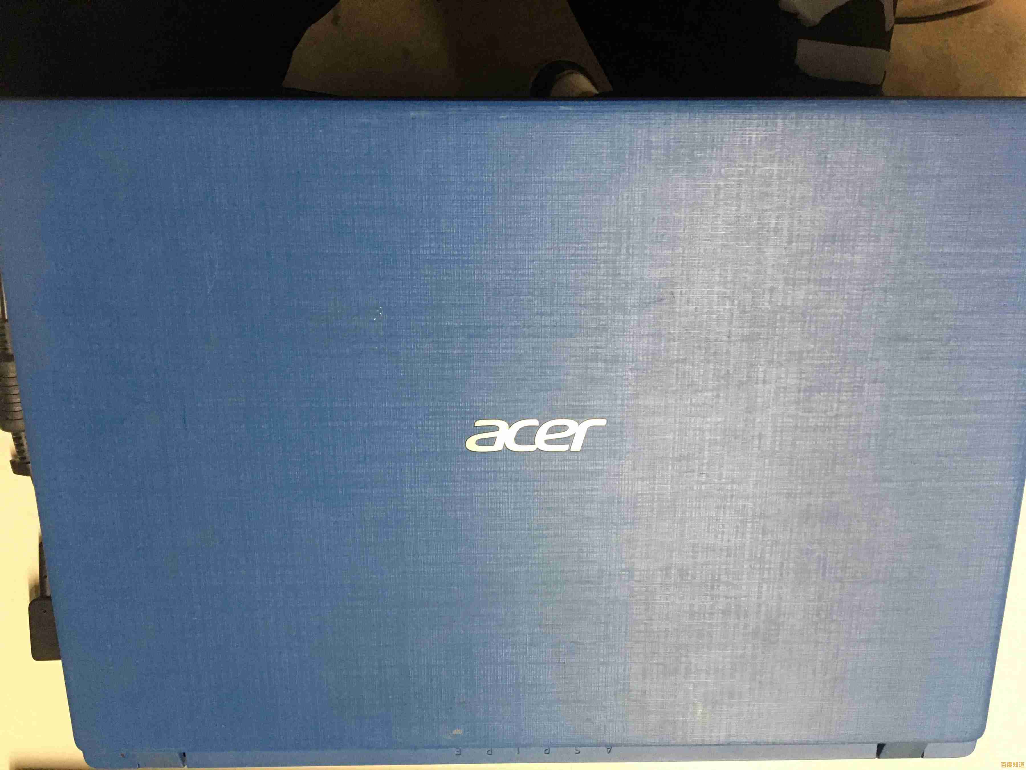 电脑屏幕突然花屏别慌张，实用排查技巧助你快速解决