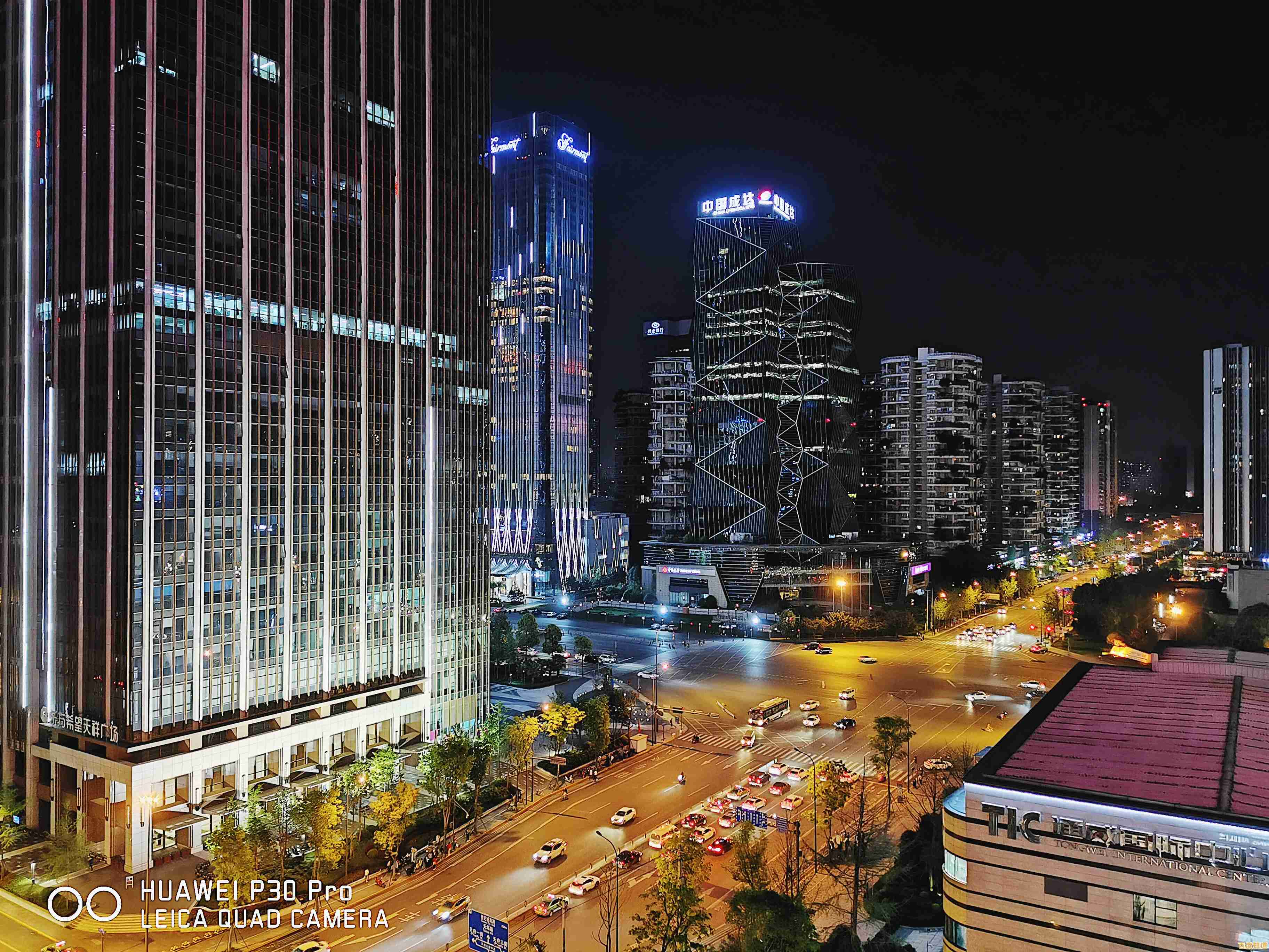 徕卡三摄华为P30：超强夜景拍摄，时尚设计与科技融合的全新旗舰